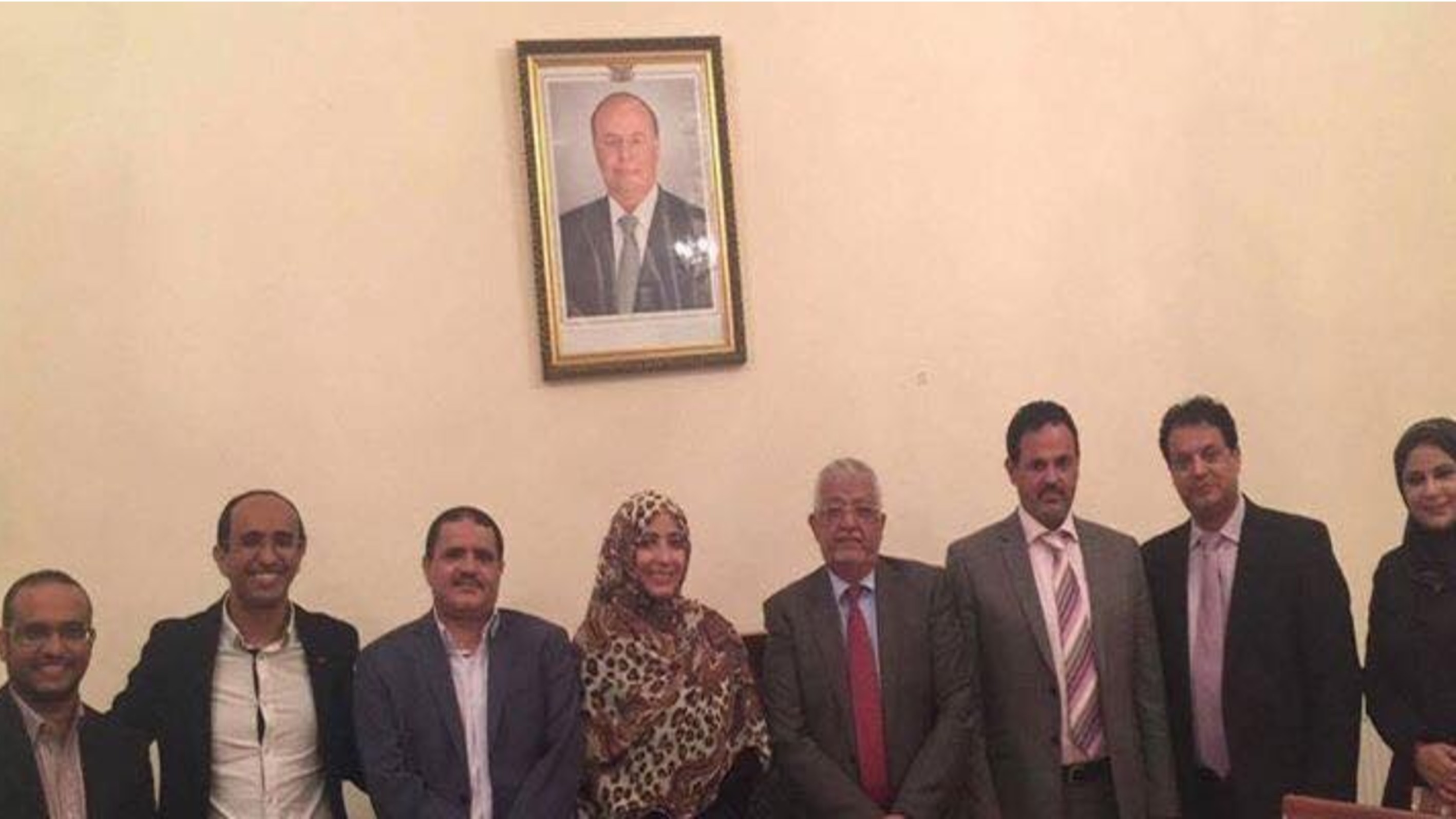توكل كرمان تزور سفارة اليمن ببريطانيا وتلتقي أعضاء البعثة الدبلوماسية